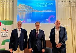 El director en Andalucía de Daleph, el concejal de Presidencia del Ayuntamiento y el jefe de Servicio de Coordinación de Proyectos.