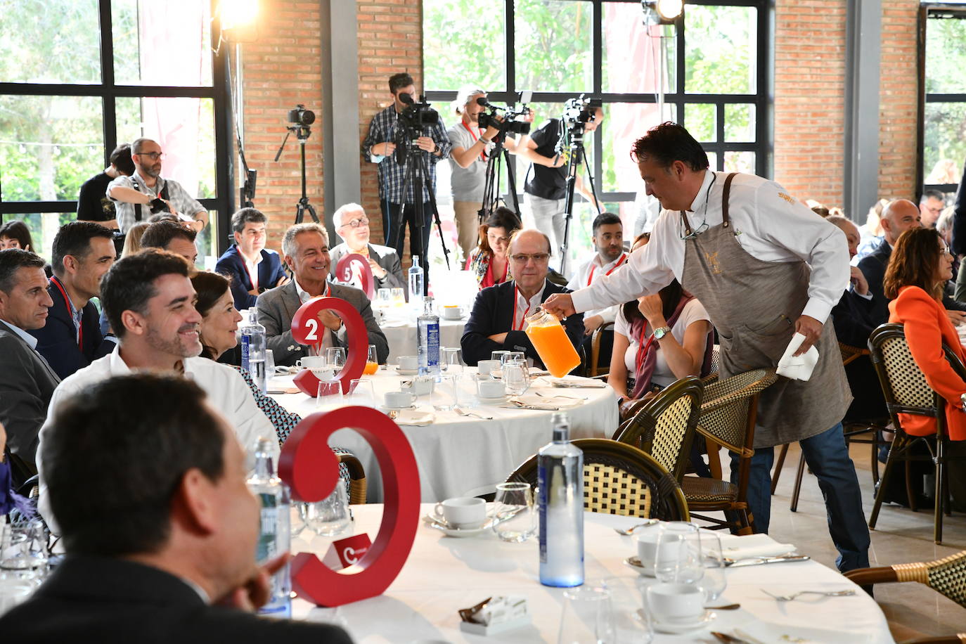 El presidente de la Generalitat se reúne con el empresariado alicantino en Sant Joan d&#039;Alacant