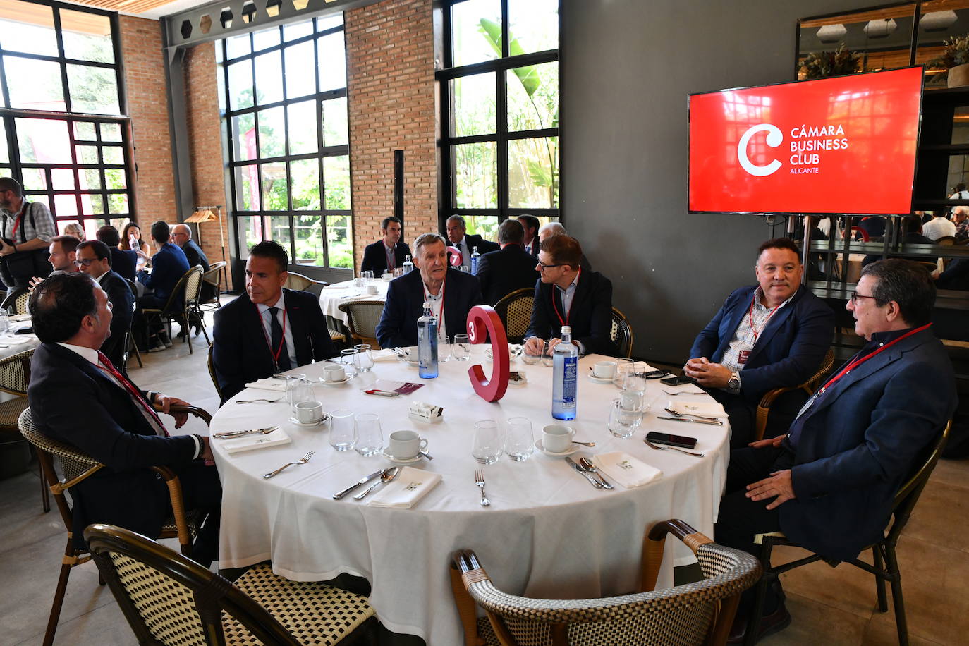 El presidente de la Generalitat se reúne con el empresariado alicantino en Sant Joan d&#039;Alacant