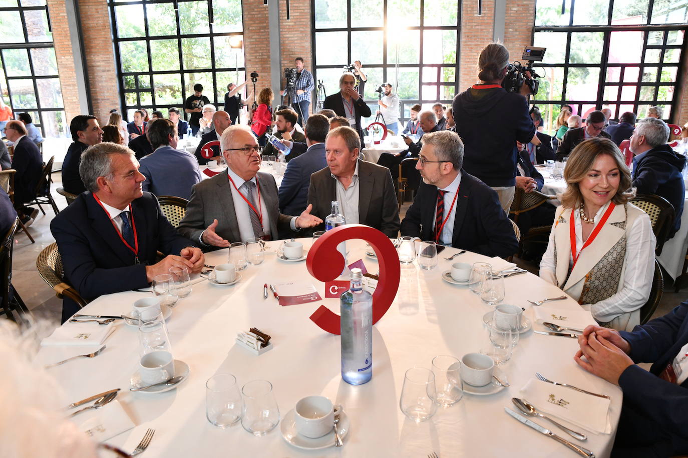 El presidente de la Generalitat se reúne con el empresariado alicantino en Sant Joan d&#039;Alacant