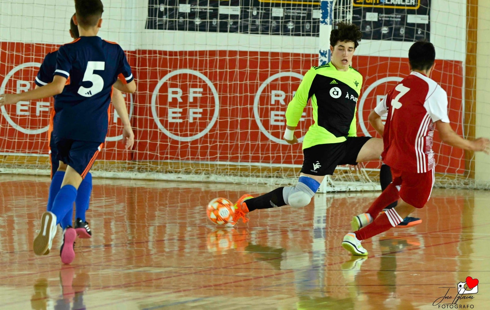 Tres de cinco de la Selección Valenciana Sub-14 de fútbol sala en el Nacional de San Javier