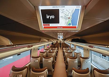 Imagen secundaria 1 - Coches del tren de Iryo, asientos en el interior de uno de los trenes y la cabina del maquinista