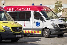 Ambulancia a las puertas de un hospital de Alicante.