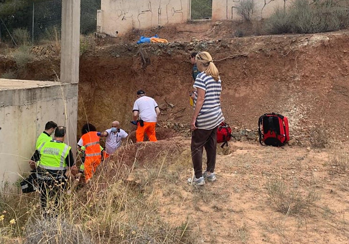 Imagen de la operación de rescate del accidentado en l'Alfàs del Pi