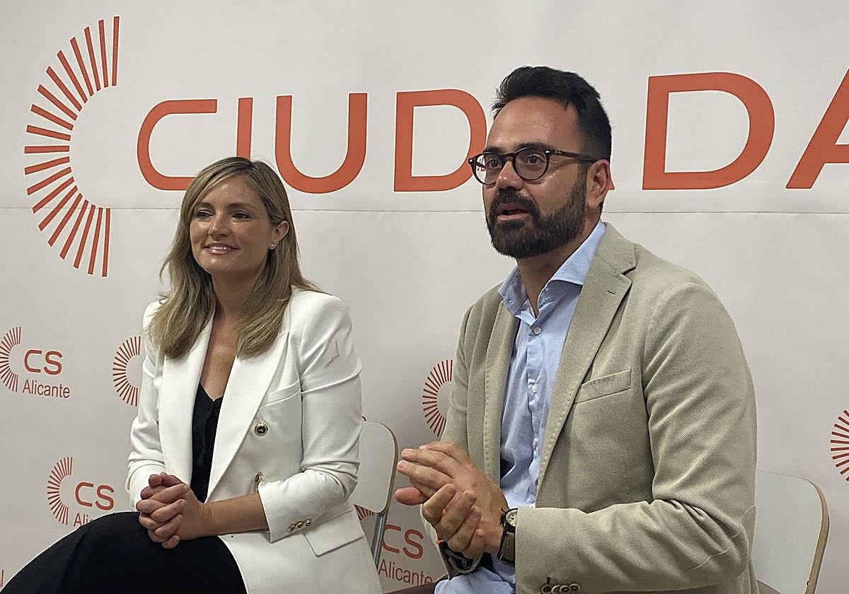 La portavoz nacional de Ciudadanos, Patricia Guasp, y el candidato a la Alcaldía, Adrián Santos.