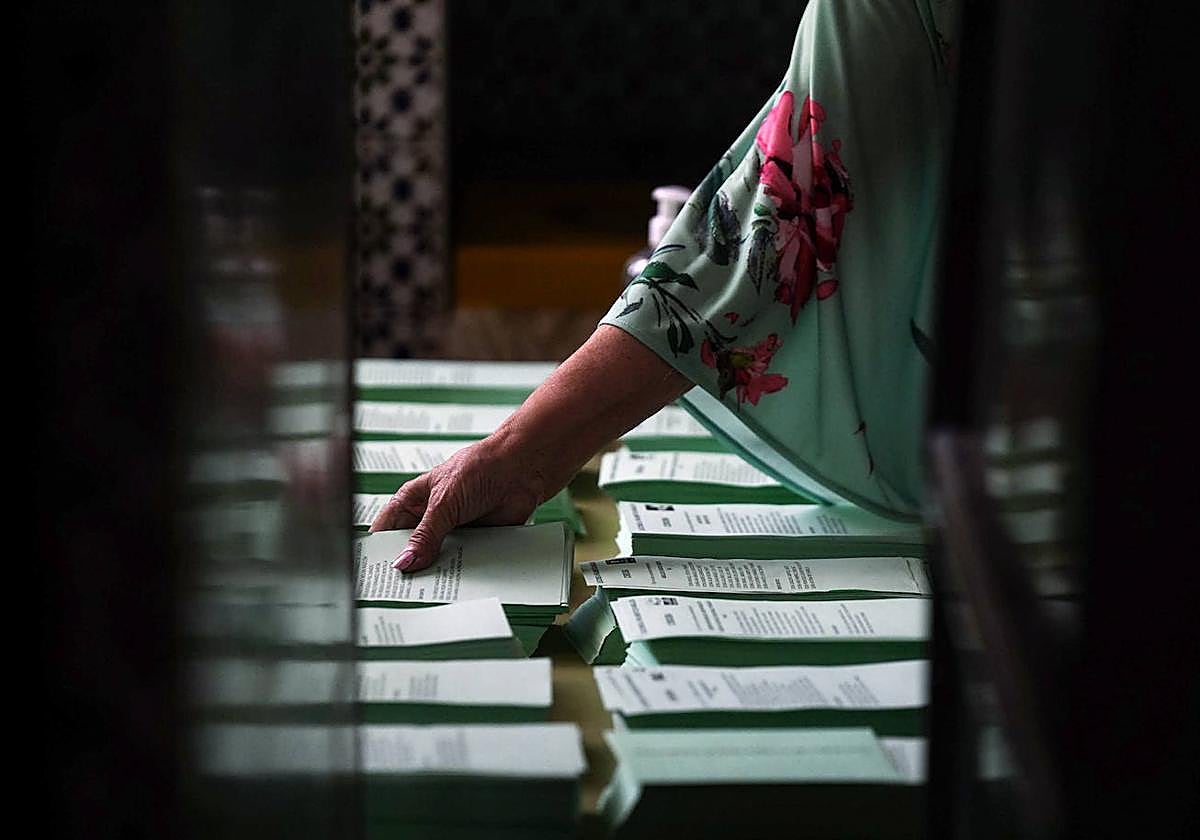 Momento de apertura de un colegio electoral