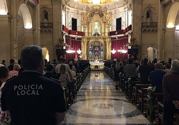 Imagen principal - Interior de la basílica de Santa María y el sepelio. 