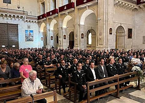 Imagen secundaria 1 - Interior de la basílica de Santa María y el sepelio. 