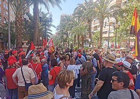 Imagen secundaria 1 - Manifestantes durante las protestas del uno de mayo