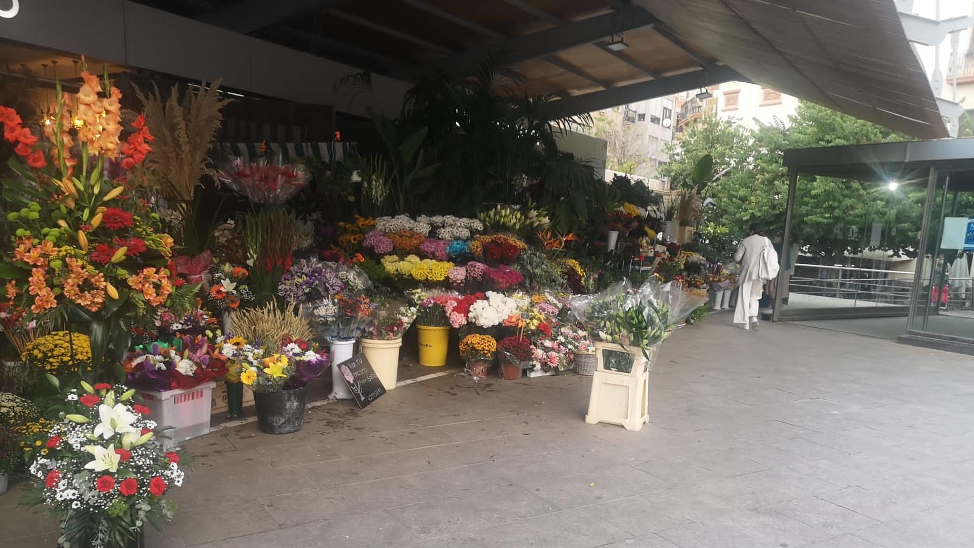 “Get Fresh Flowers Delivered at Home for Mother’s Day from Alicante Central Market”