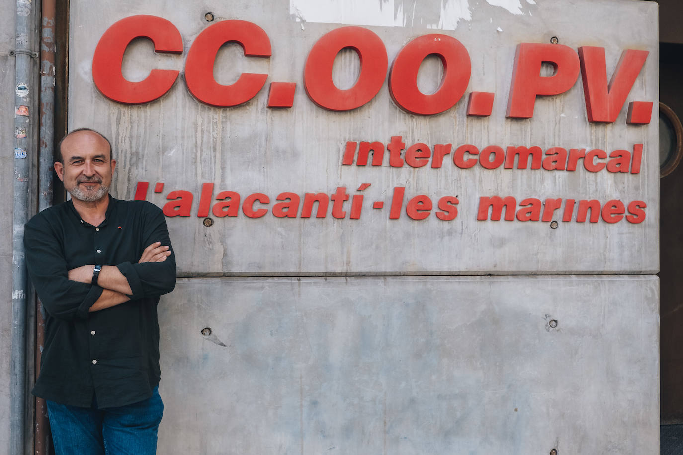 En la puerta de la sede de CCOO.