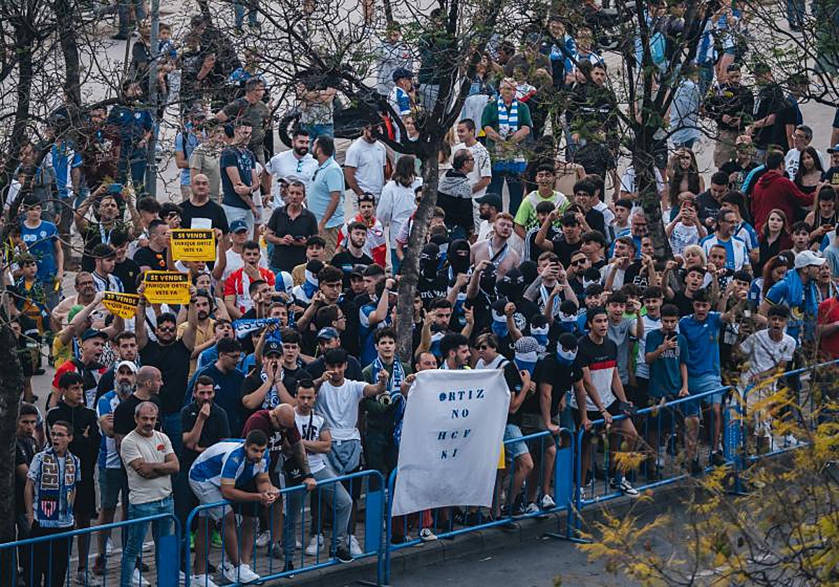 Protesta de herculanos a las puertas del Rico Pérez