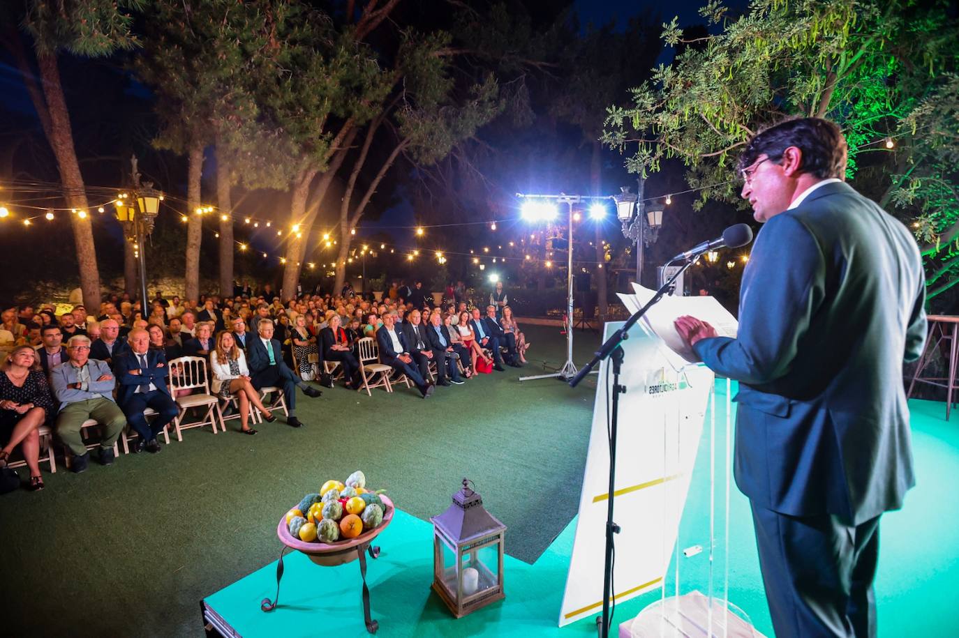 El presidente de Asaja, José Vicente Andreu, se dirige al concurrido público en la Noche de la Agricultura Alicantina.