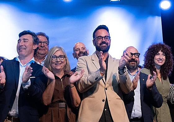 Candidatos y miembros de Ciudadanos, al finalizar la presentación.