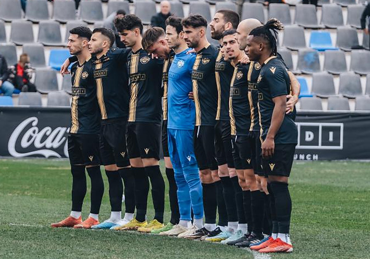 Jugadores del Intercity antes de un partido en el Antonio Solana