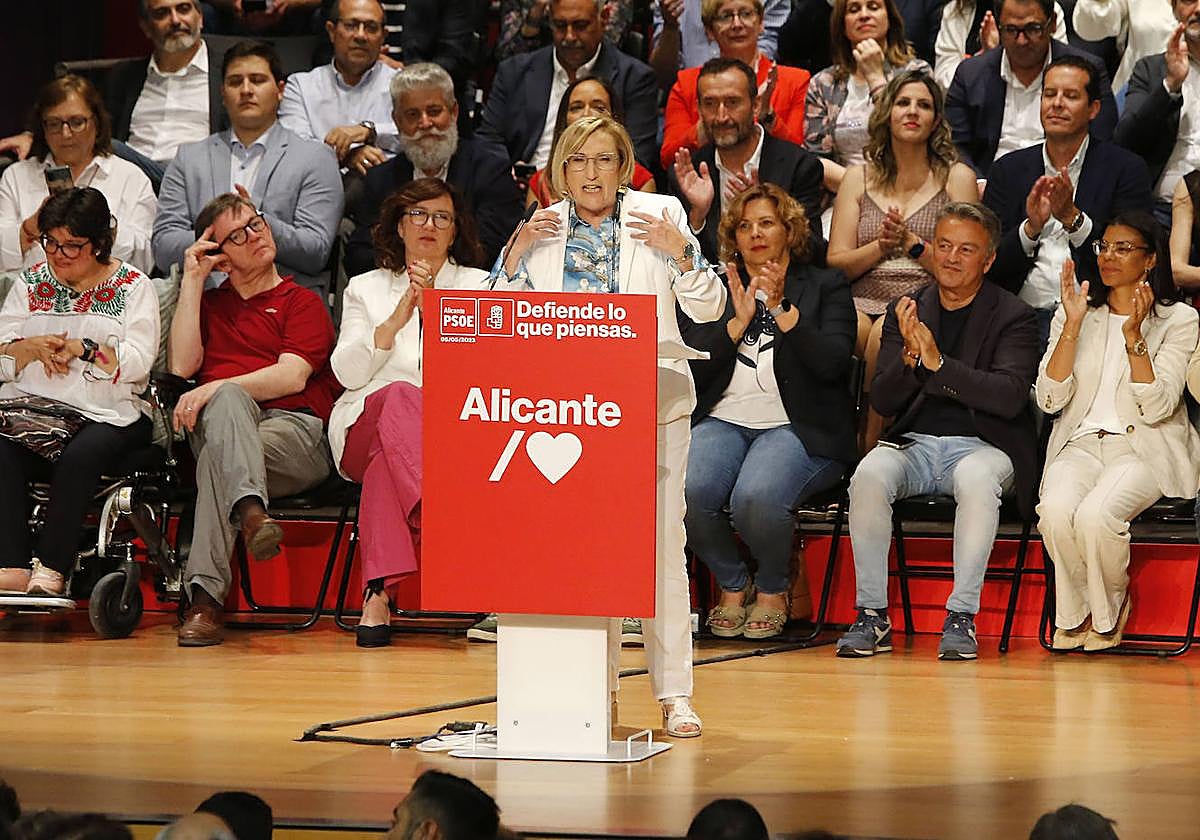La candidata del PSPV-PSOE a la alcaldía de Alicante, Ana Barceló, durante un acto.