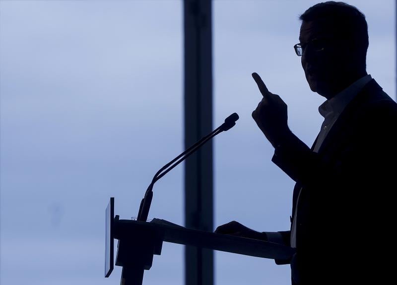 Silueta de Núñez-Feijóo, este jueves en Valencia.