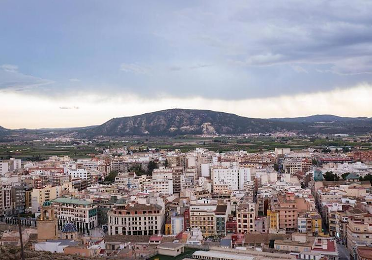 Vista aérea del casco urbano de Orihuela desde el monte San Miguel.