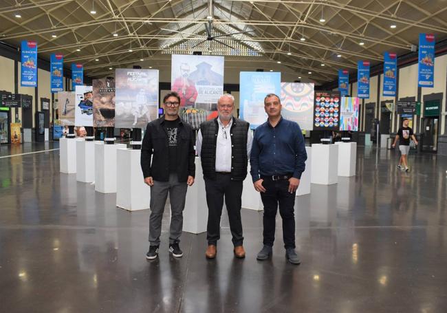 Inauguración de la exposición de carteles del Festival de Cine de Alicante.