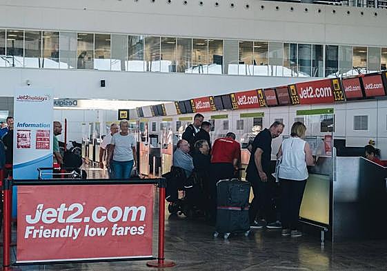 Viajeros en el aeropuerto de Alicante-Elche