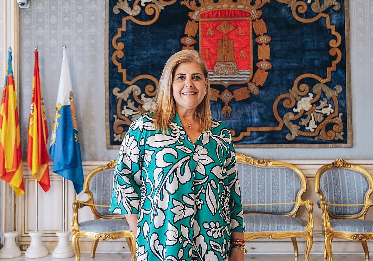 La candidata de VOX a la alcaldía de Alicante, Carmen Robledillo, en el Ayuntamiento.