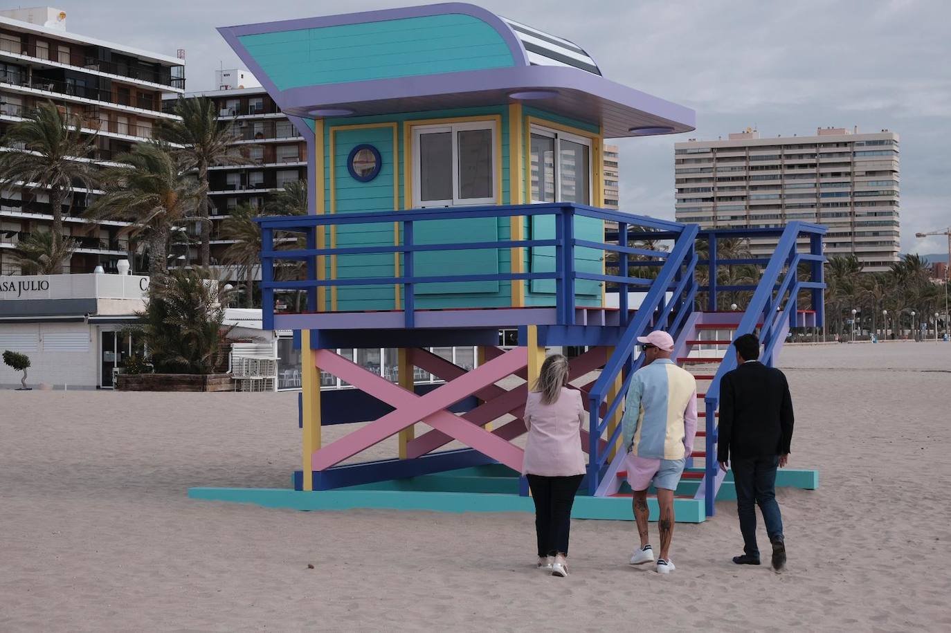 El estilo de la nueva caseta es 'art decó' estilo Miami, con un estilo mediterráneo.