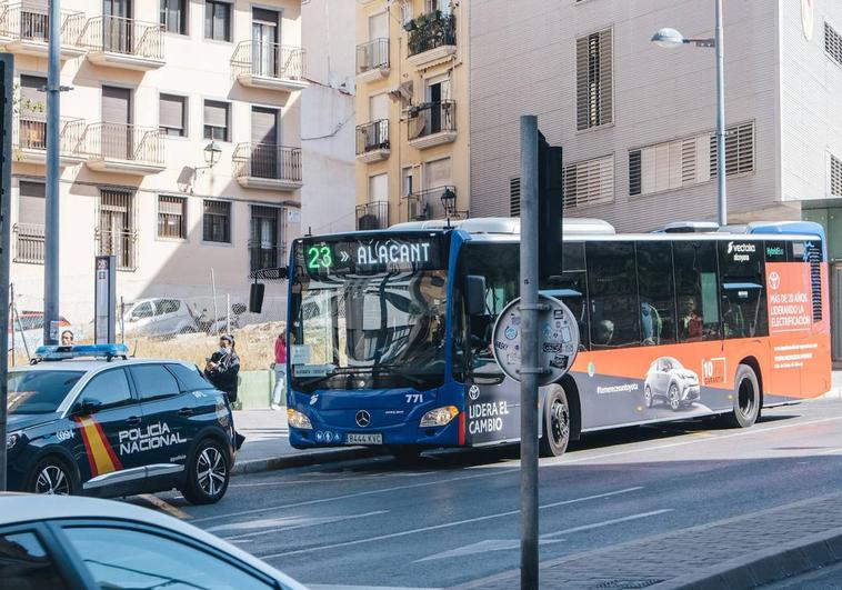 Autobús de la línea 23 durante una de las jornadas de huelga.