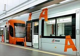 El Tram en una estación alicantina.