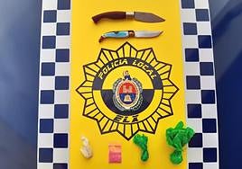 Droga y navajas incautadas en Elche.