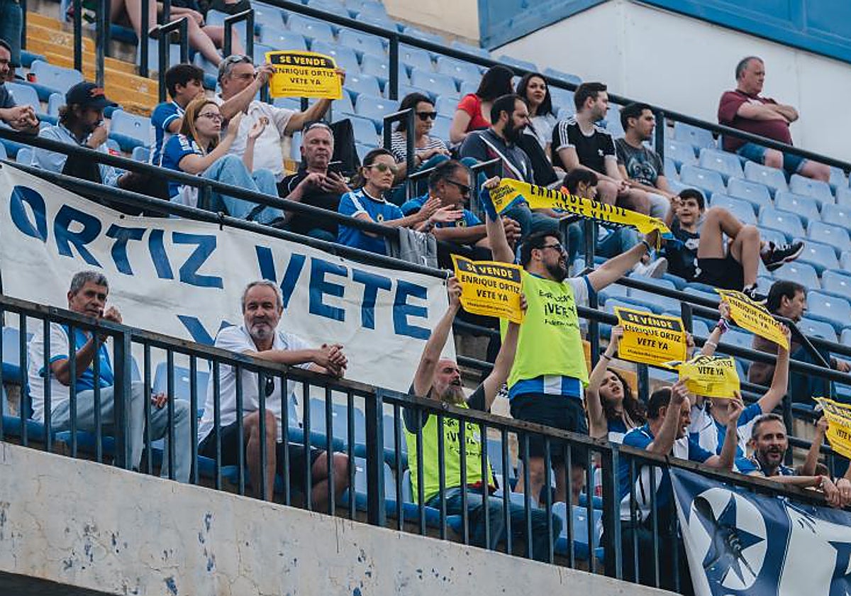 Protesta contra Enrique Ortiz en el partido ante el Alzira