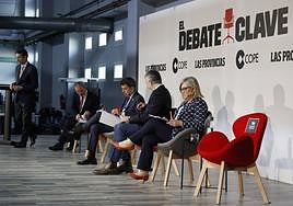 Los candidatos, instantes antes de empezar el debate.