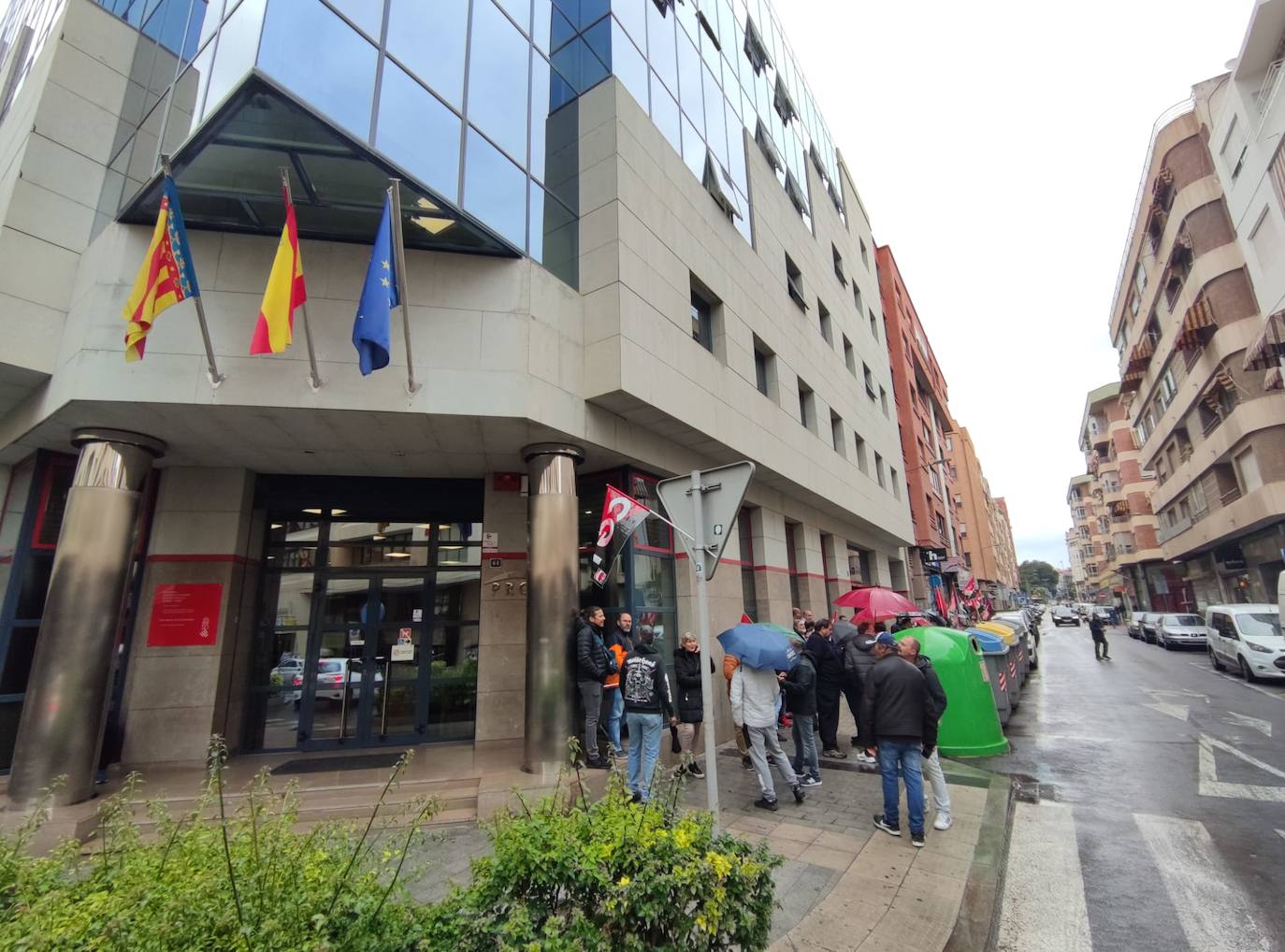 Empresa y conductores acercan posturas para poner fin a la huelga del transporte metropolitano en l'Alacantí