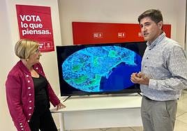 La candidata del PSPV, Ana Barceló, con el candidato Raúl Ruiz.