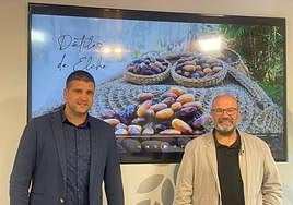 El concejal de Desarrollo Rural, Felip Sànchez, y el presidente de la Asociación de Productores de Dátil de Elche, Miguel Ángel Sánchez.