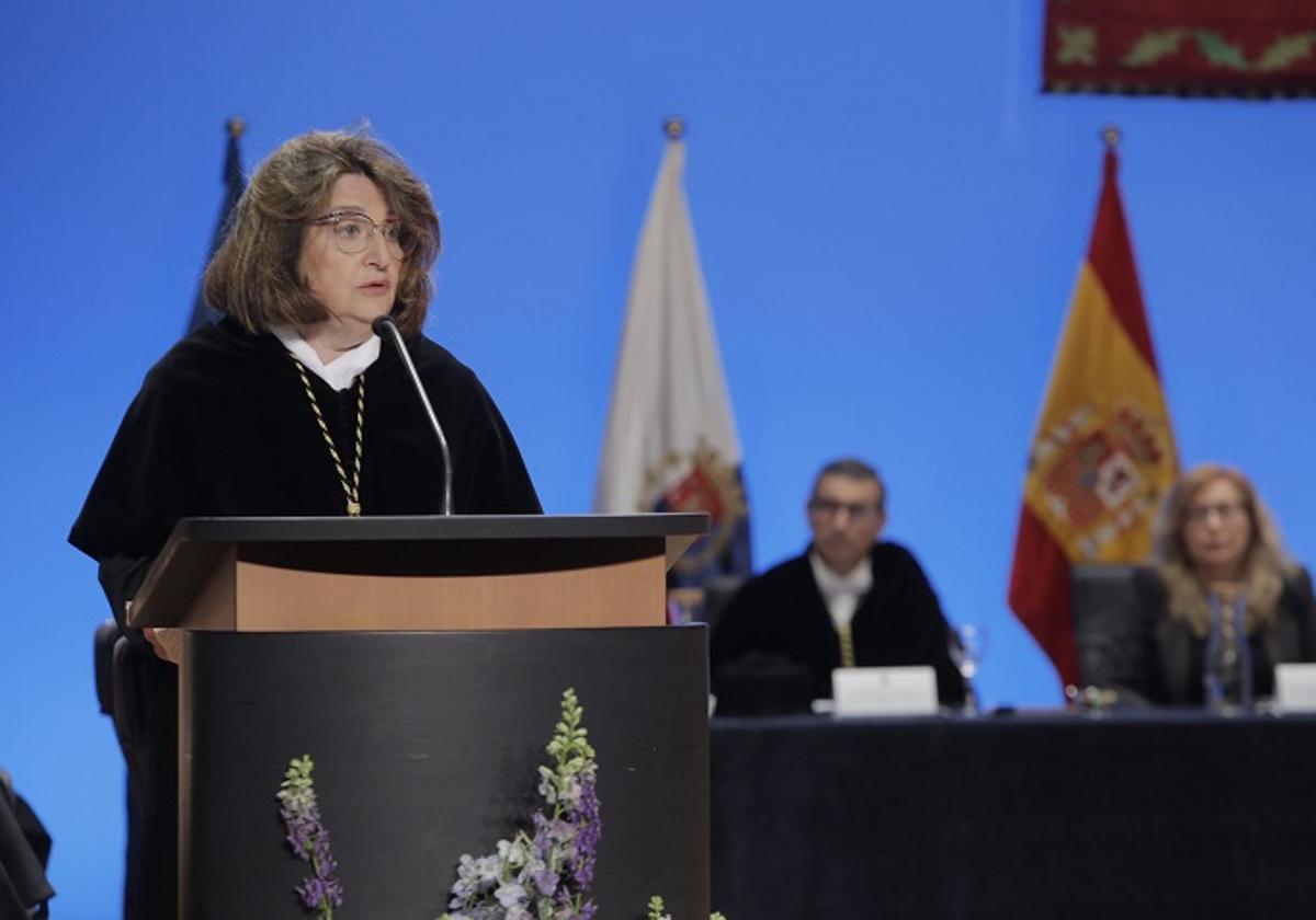 La rectora de la UA, Amparo Navarro, en la clausura del curso académico.