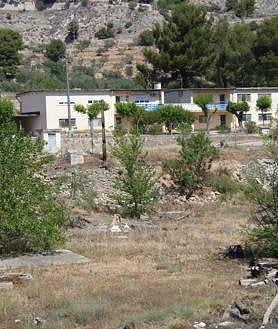 Imagen secundaria 2 - De izquierda a derecha: entrada a la Colonia de Aviación, bloque de viviendas de la colonia e interior de la zona de los aviadores americanos