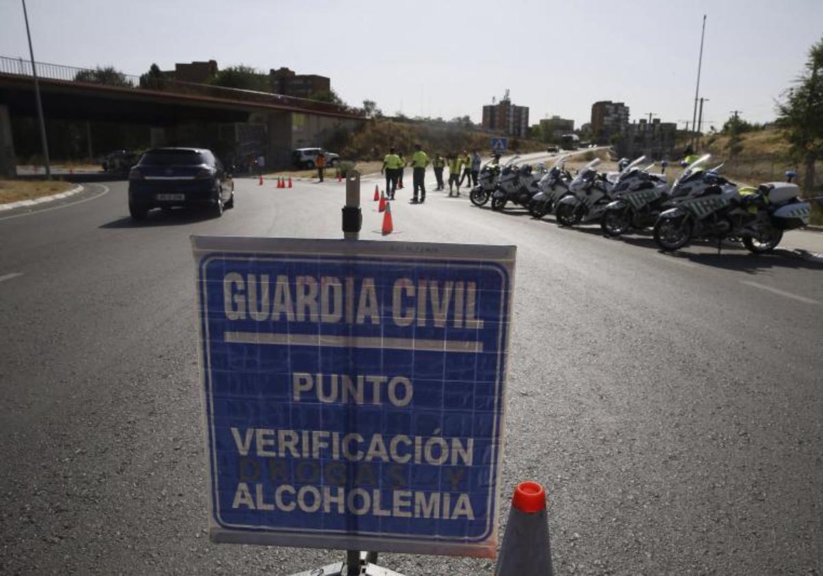 Un control de alcoholemia de la Guardia Civil.