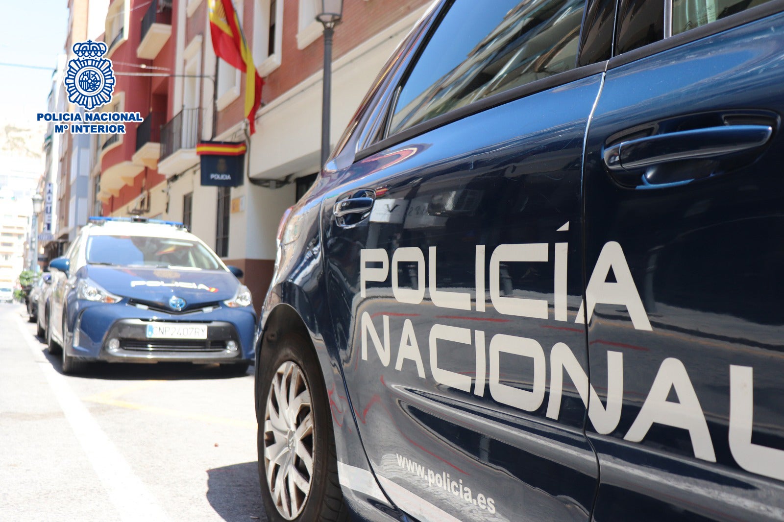 Varios coches patrulla de la Policía Nacional.