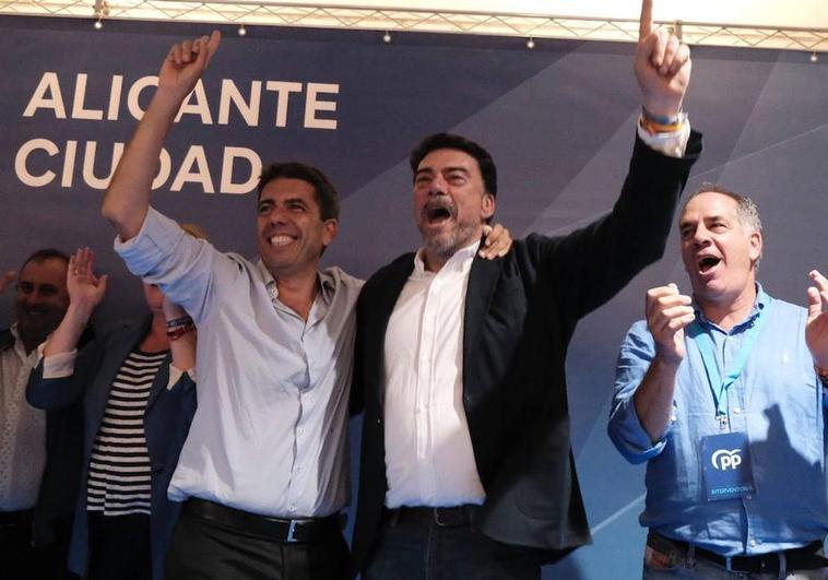 Carlos Mazón y Luis Barcala, exultantes en la noche electoral.