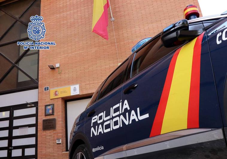 Un joven compra droga en Alicante y los camellos le roban la cartera y el móvil a golpes