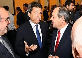 El futuro presidente de la Generalitat, Carlos Mazón, y el presidente de la Cámara de Comercio de Alicante, Carlos Baño.