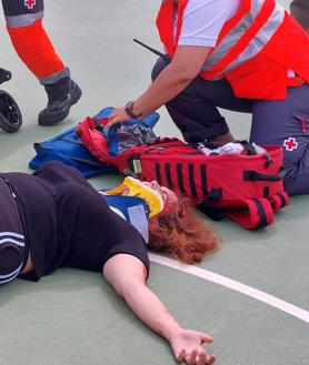 Imagen secundaria 2 - Simulacro de un accidente de múltiples víctimas de Cruz Roja Alicante.