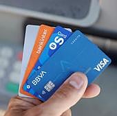 Tres detenidos en Alicante por hurtar tarjetas y estafar 2.500 euros