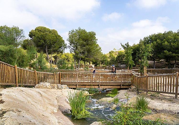 Puente en el parque El Recorral