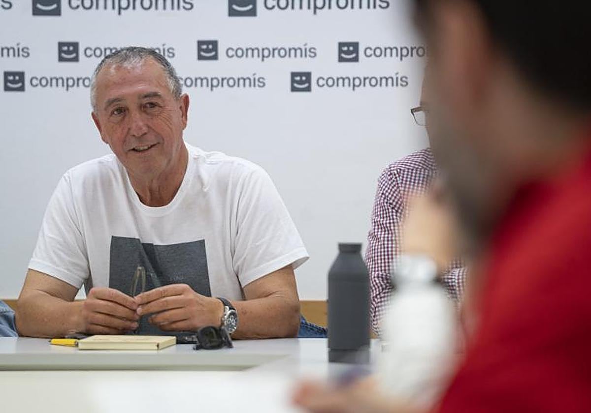 El candidato de Compromís a la Generalitat, Joan Baldoví, en la reunión de la ejecutiva de la coalición.