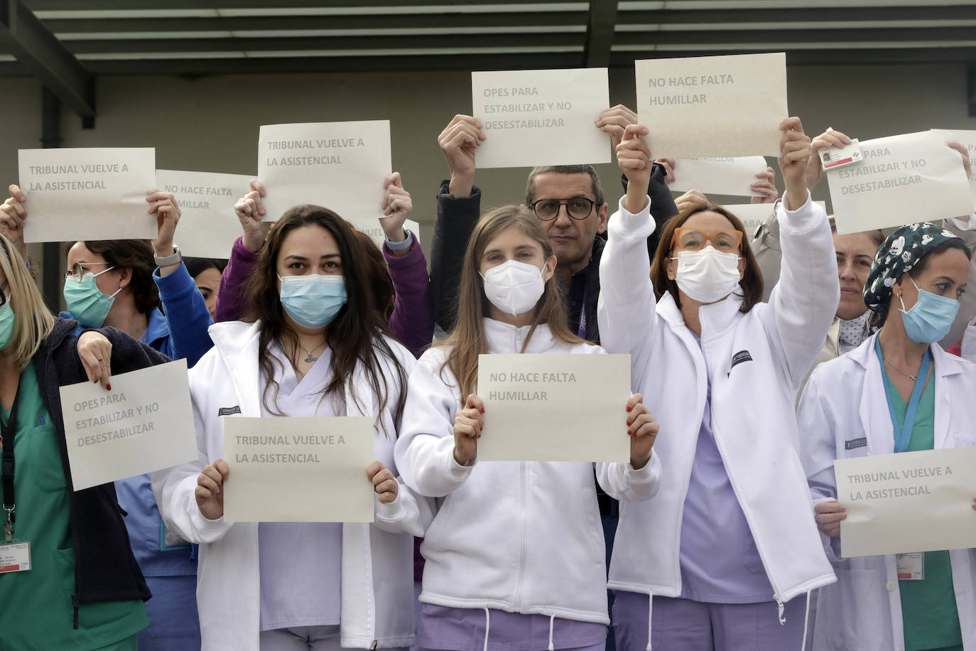 Protestas a las puertas de un hospital de la Comunitat tras la polémica prueba.