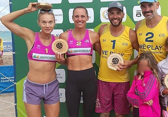 Las subcampeonas del circuito, Nagy/Khilko; y los campeones, Raúl Mesa y Hernan Tovar.