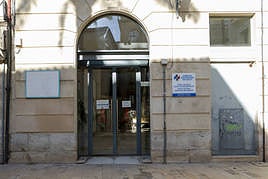 Acceso al centro de salud de Santa Faz de Alicante.