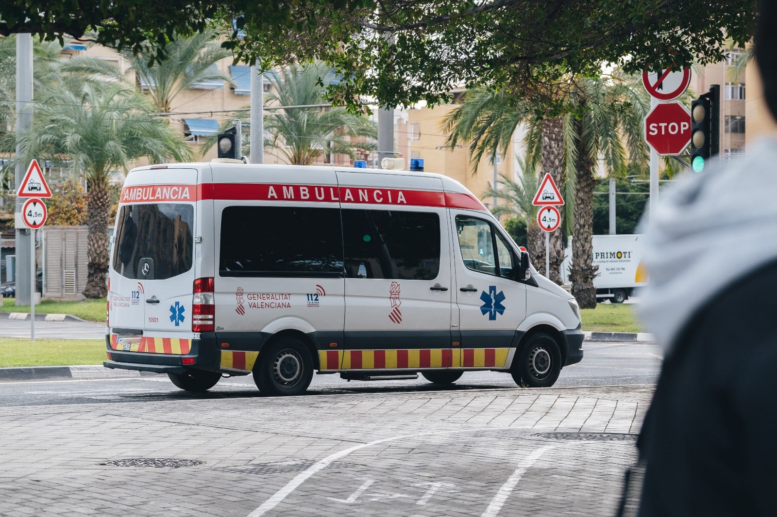 Imagen de archivo una ambulancia de la Generalitat.