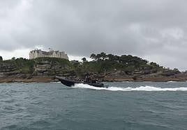 Una embarcación del MOE durante las maniobras en Cantabria.